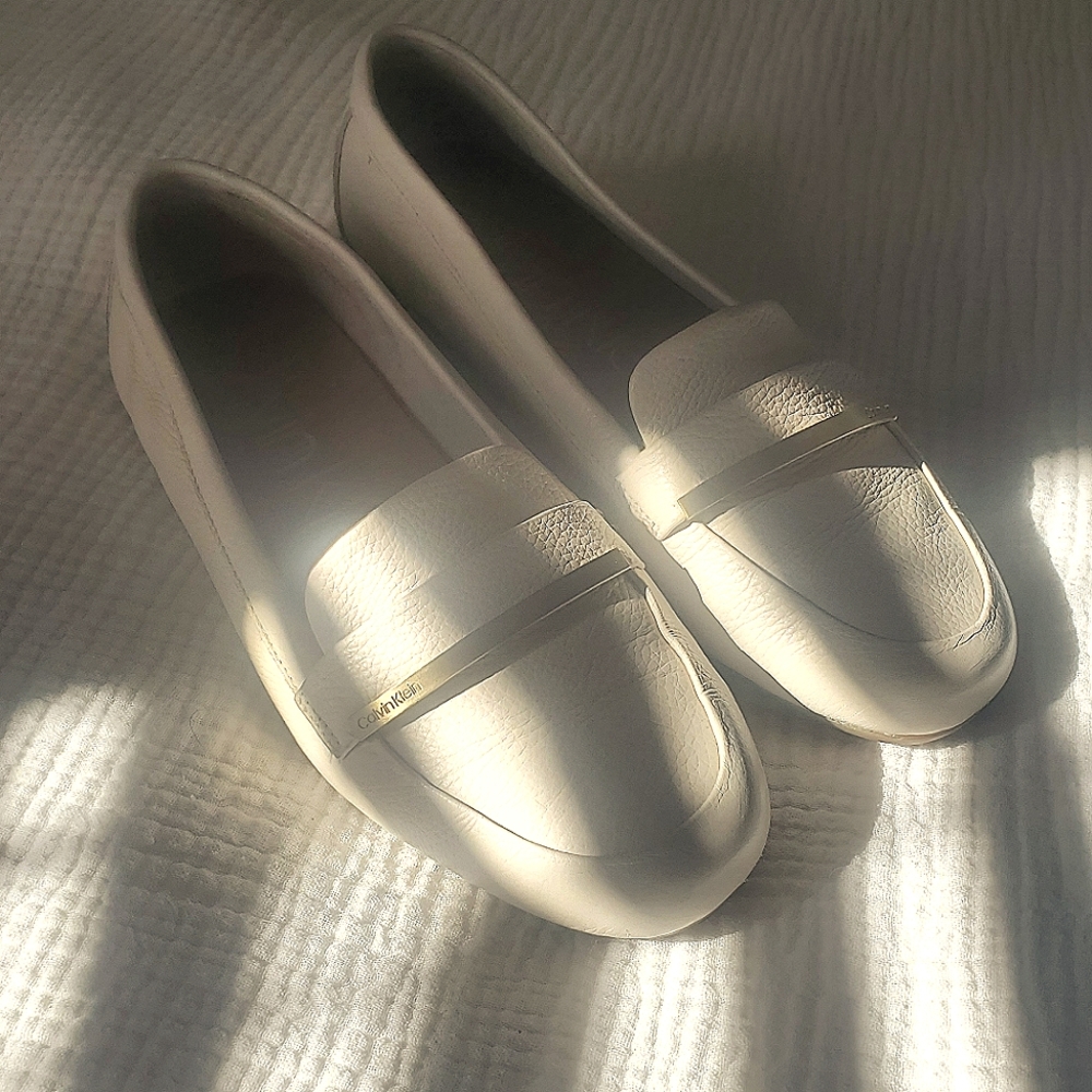 Calvin Klien Cream Leather Loafers size 8